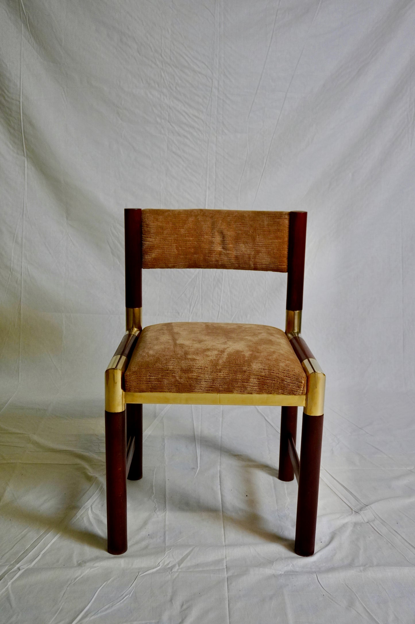 Stühle aus Mahagoni und Messing von Pierre Jolliet ⎜ 1970er