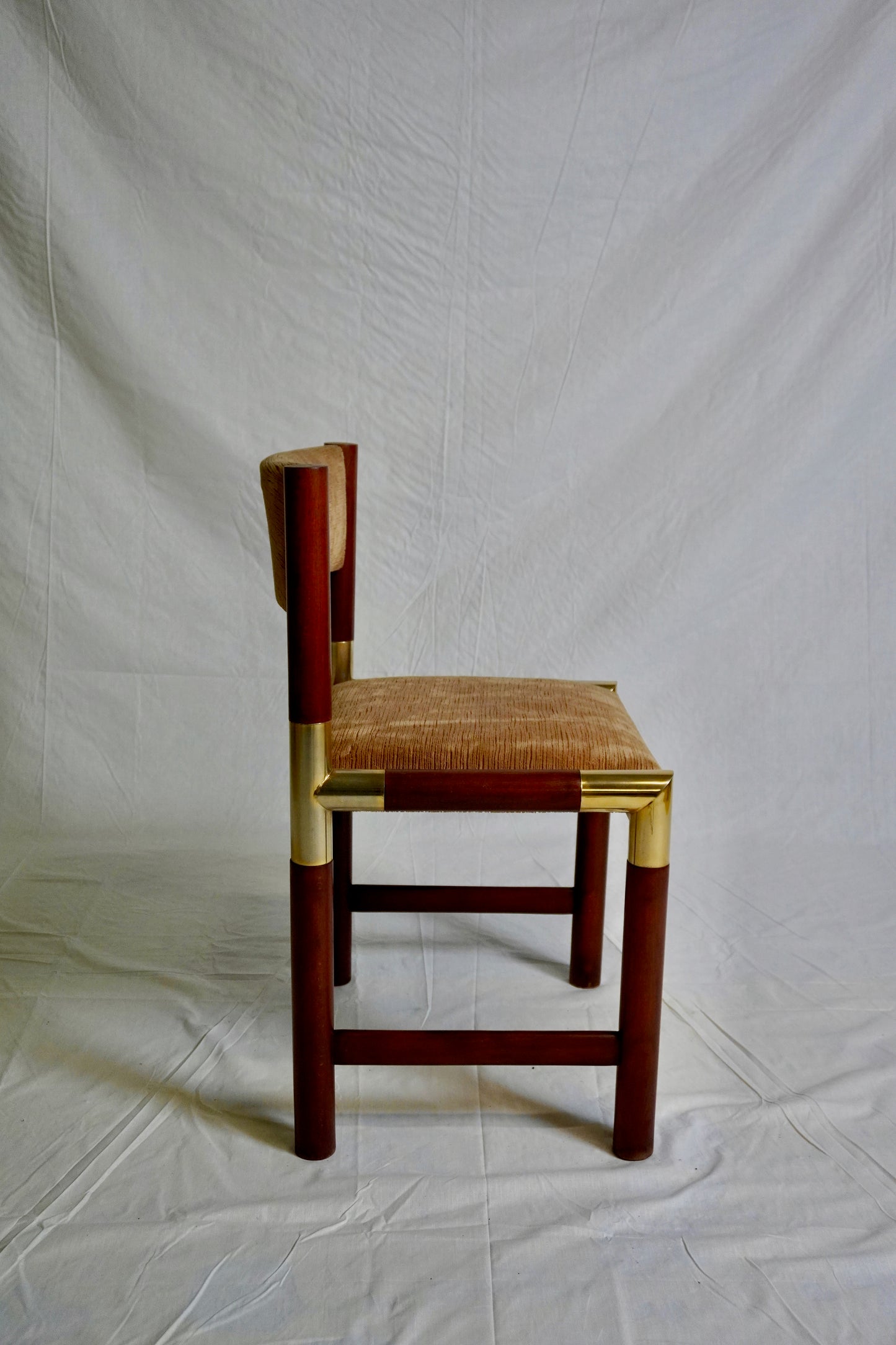Stühle aus Mahagoni und Messing von Pierre Jolliet ⎜ 1970er