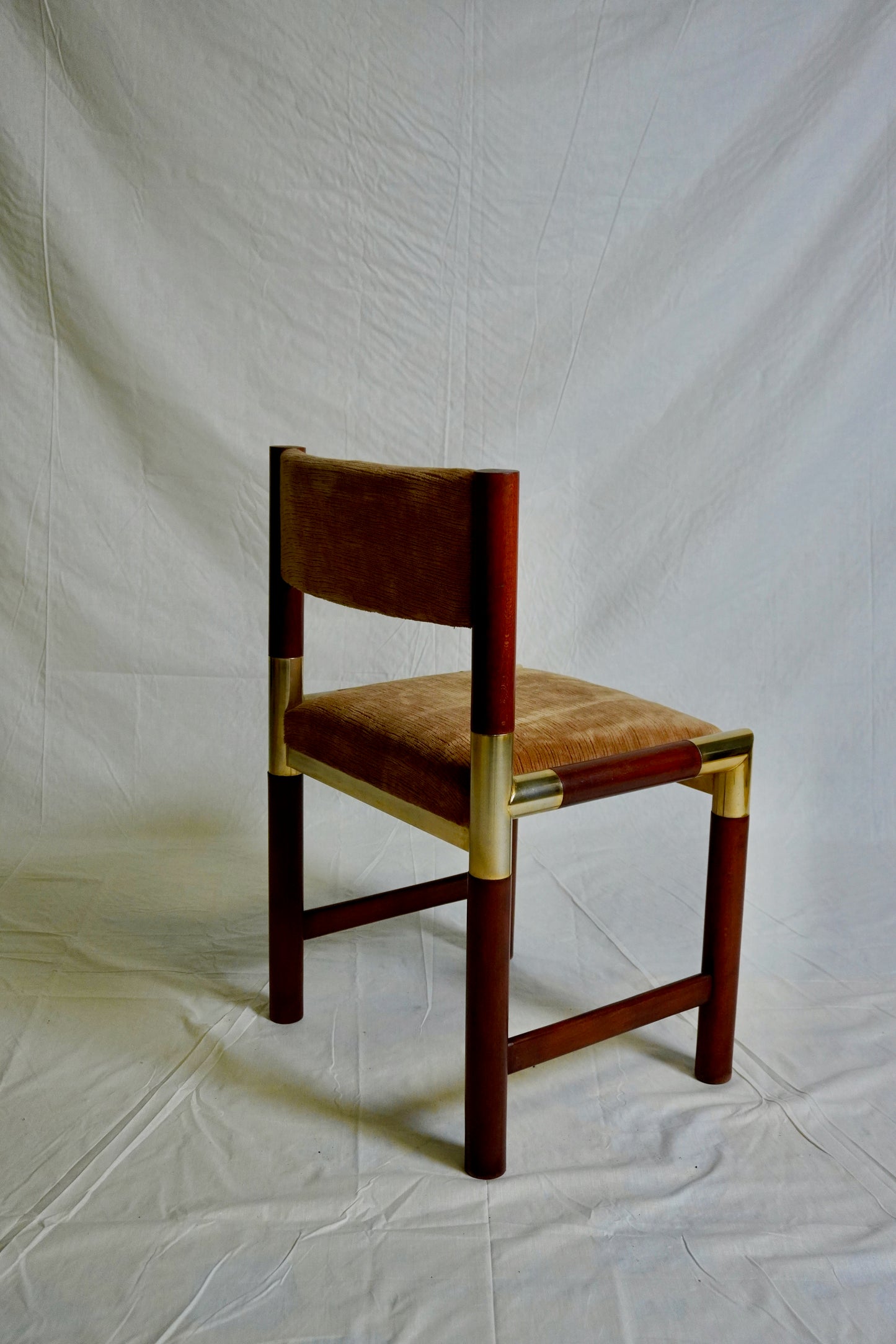 Stühle aus Mahagoni und Messing von Pierre Jolliet ⎜ 1970er