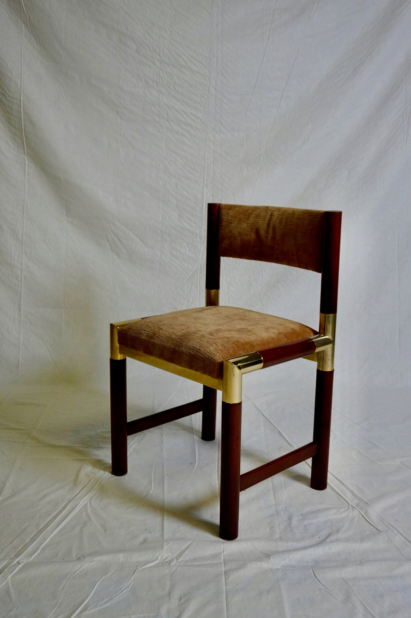 Stühle aus Mahagoni und Messing von Pierre Jolliet ⎜ 1970er