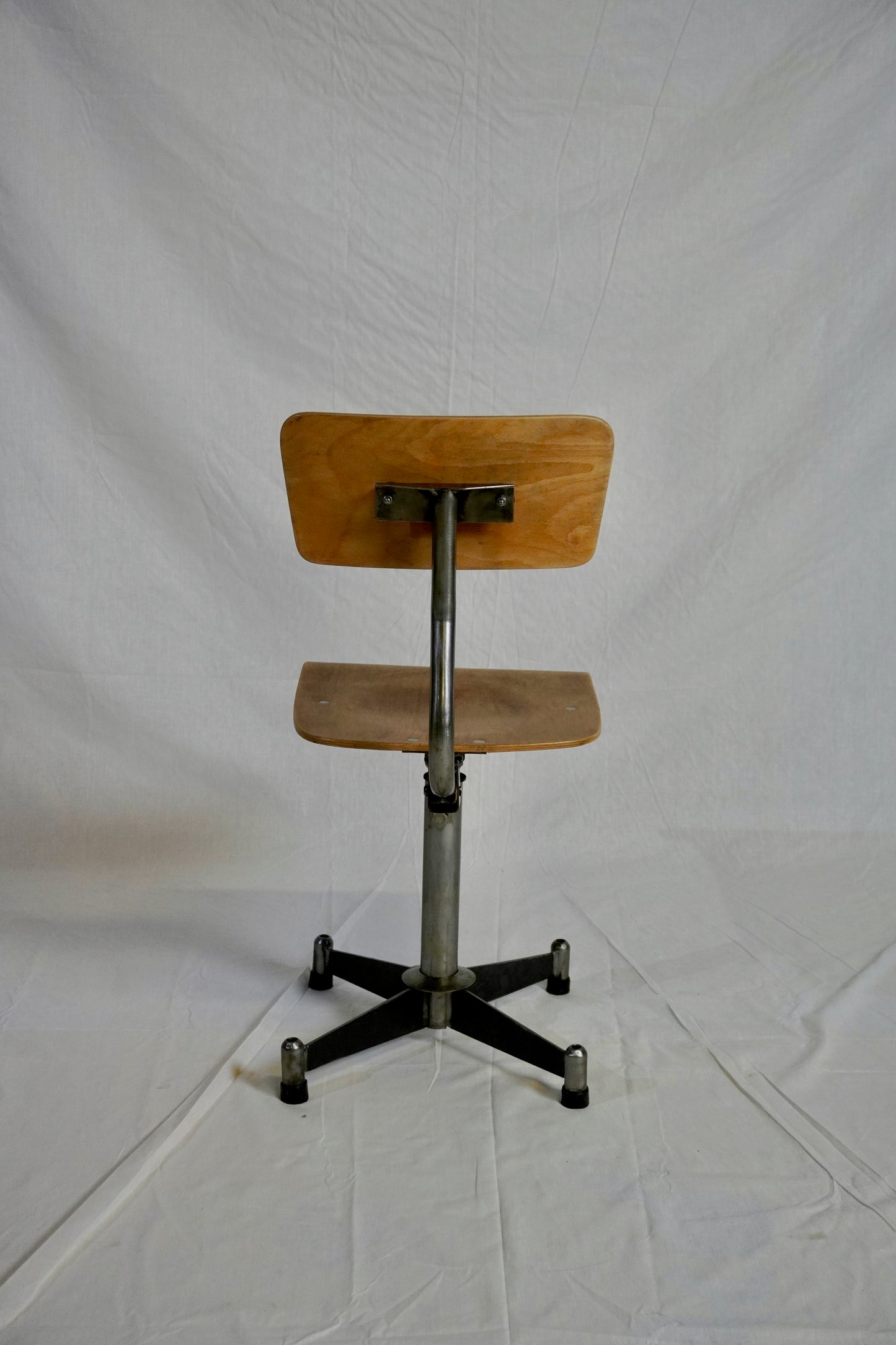Chaise d'atelier acier et bois⎜années 1960