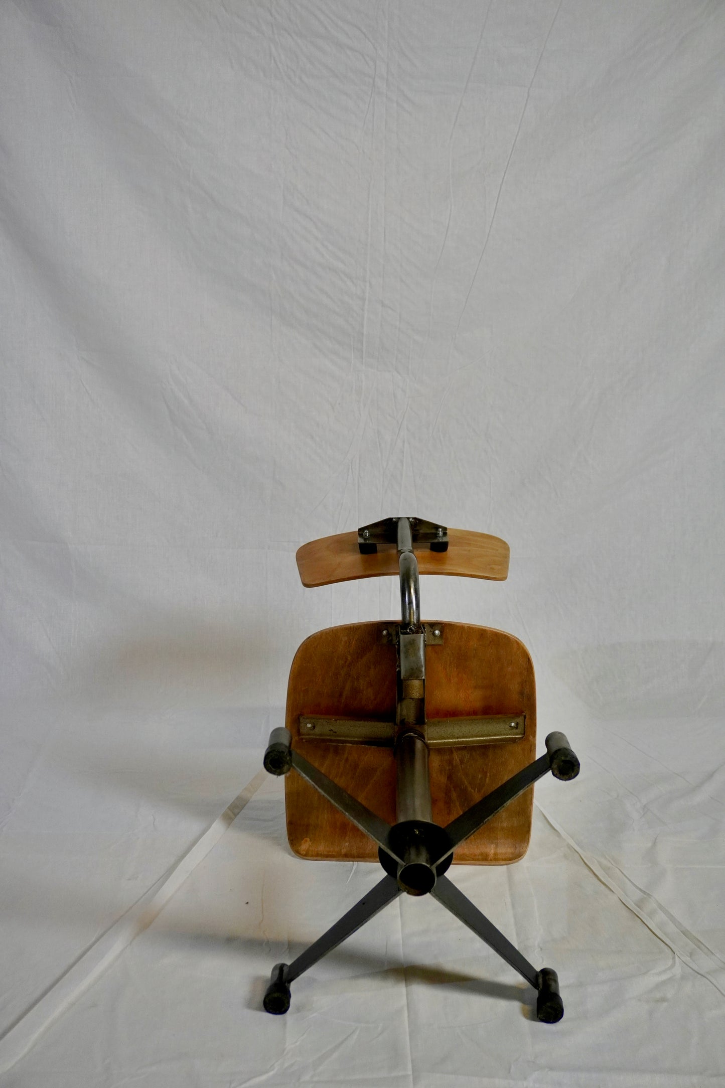 Chaise d'atelier acier et bois⎜années 1960
