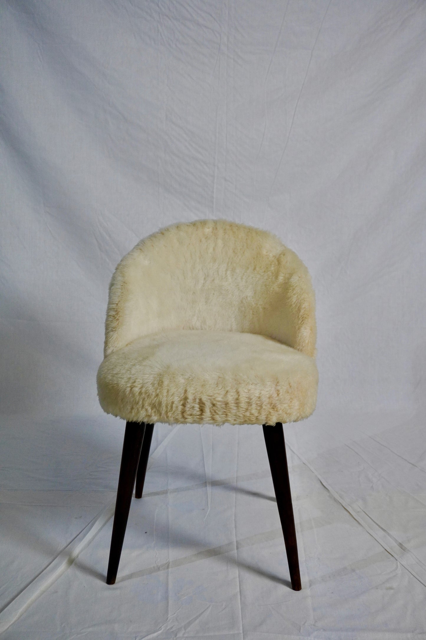 Chaises marque Robustab imitation fourrure écru ⎜ années 1970