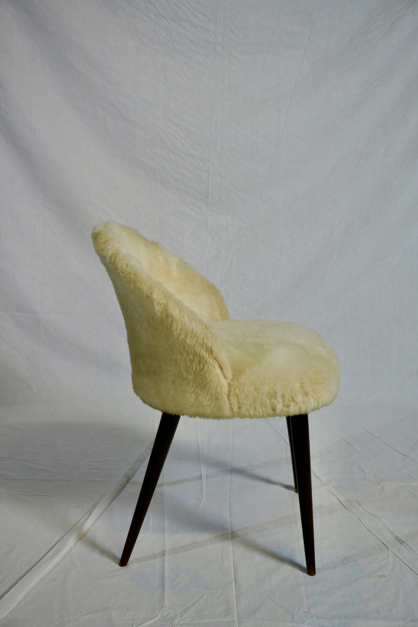 Chaises marque Robustab imitation fourrure écru ⎜ années 1970