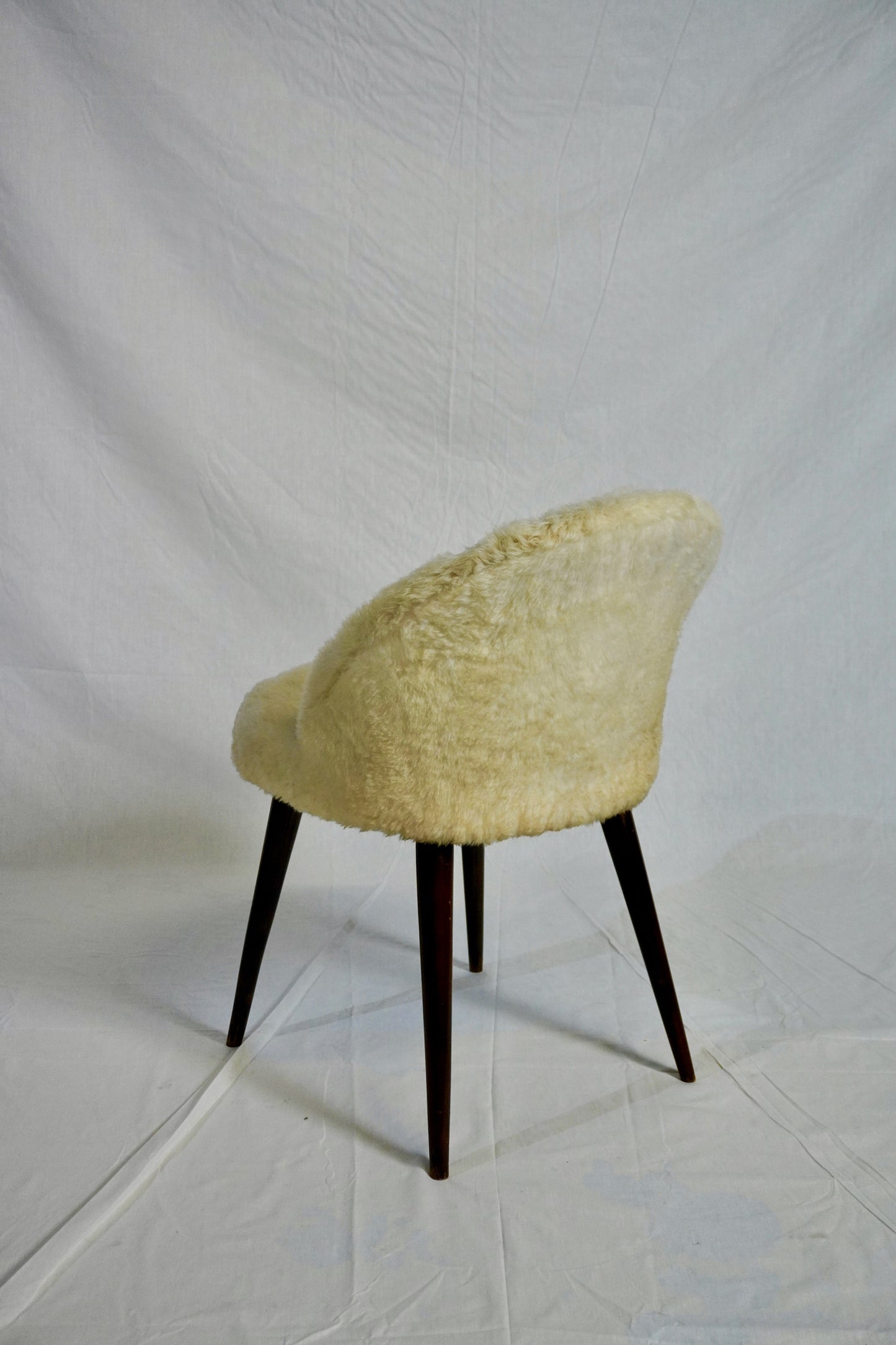 Chaises marque Robustab imitation fourrure écru ⎜ années 1970