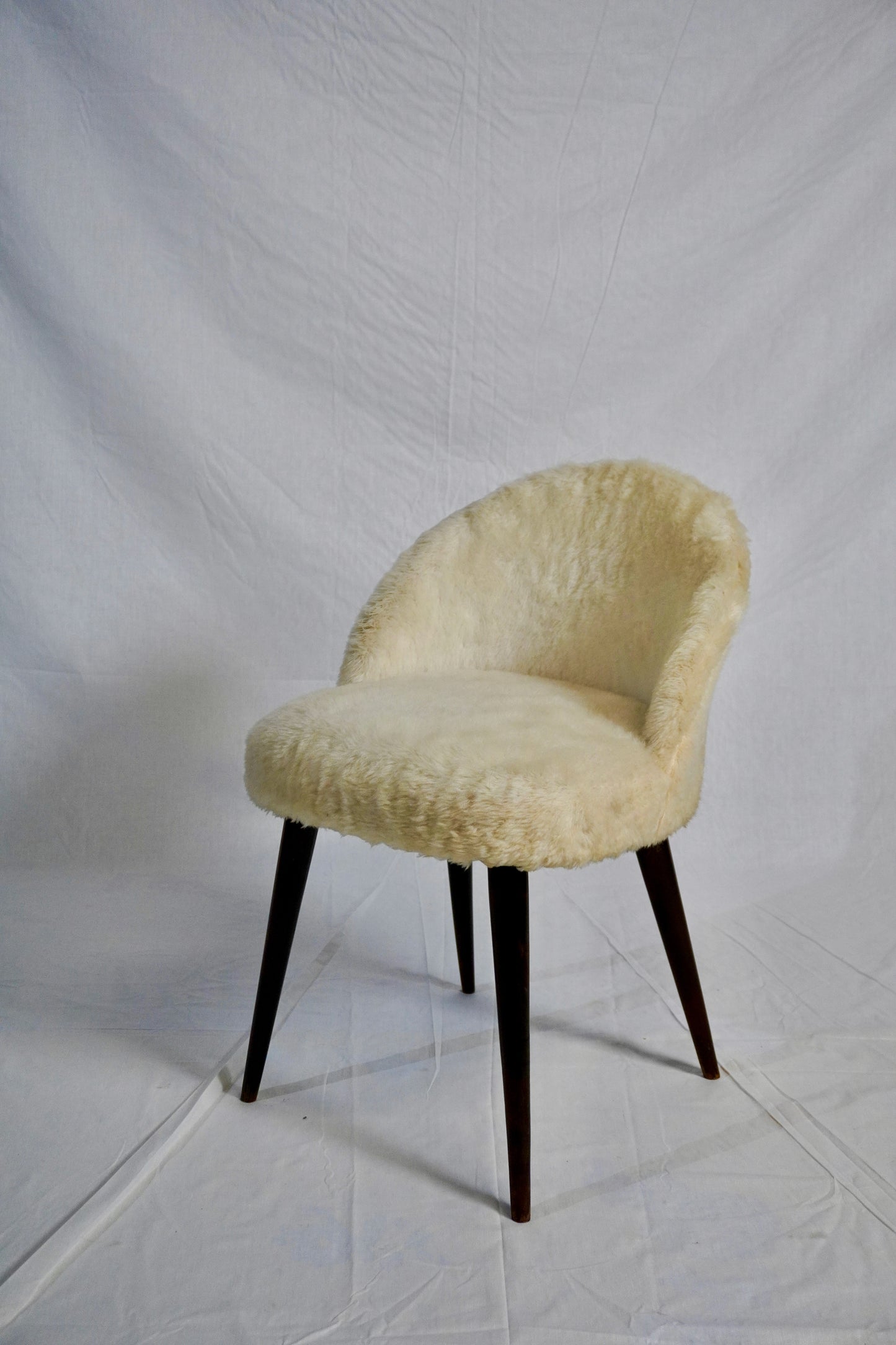 Chaises marque Robustab imitation fourrure écru ⎜ années 1970