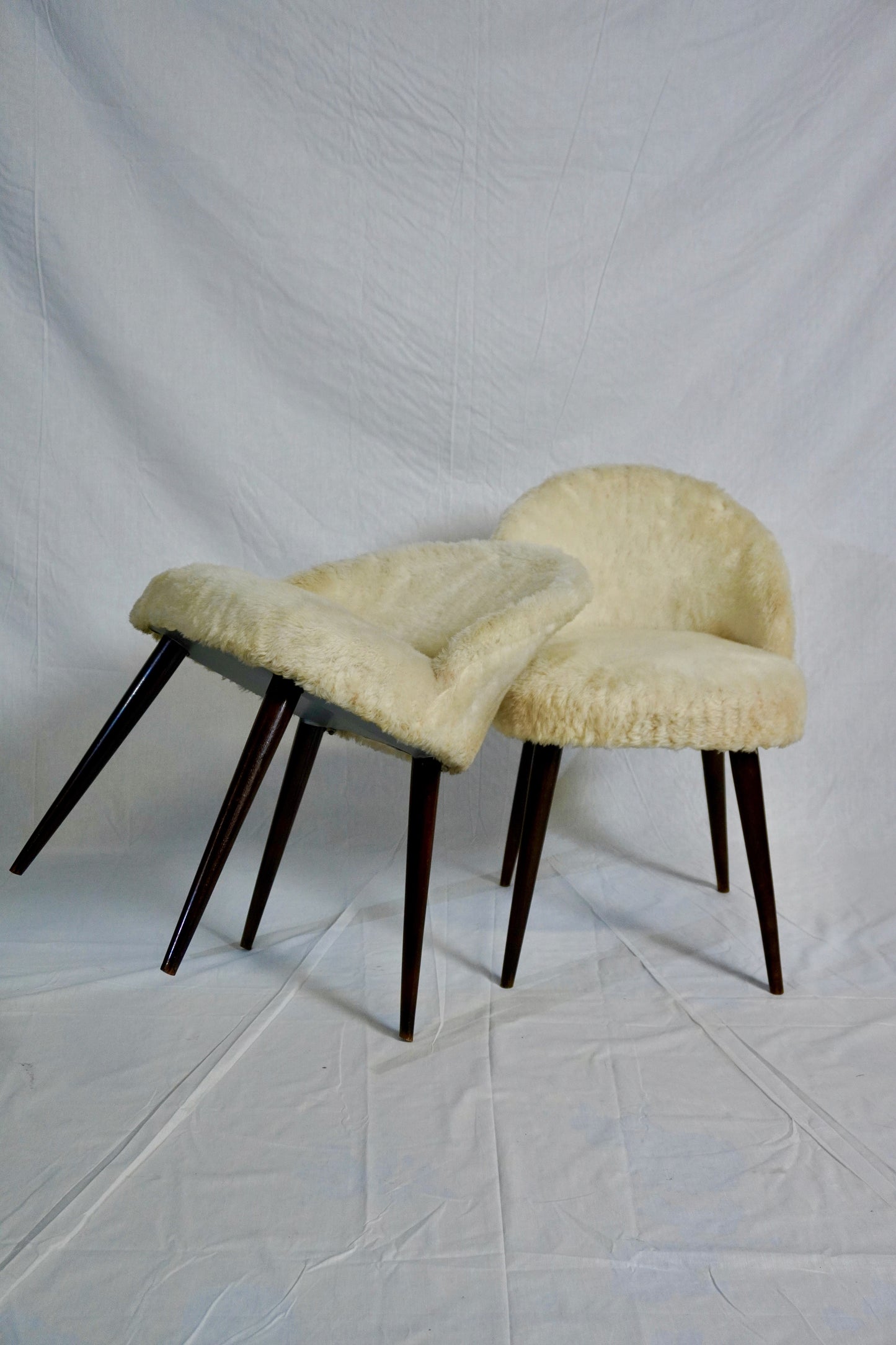 Chaises marque Robustab imitation fourrure écru ⎜ années 1970