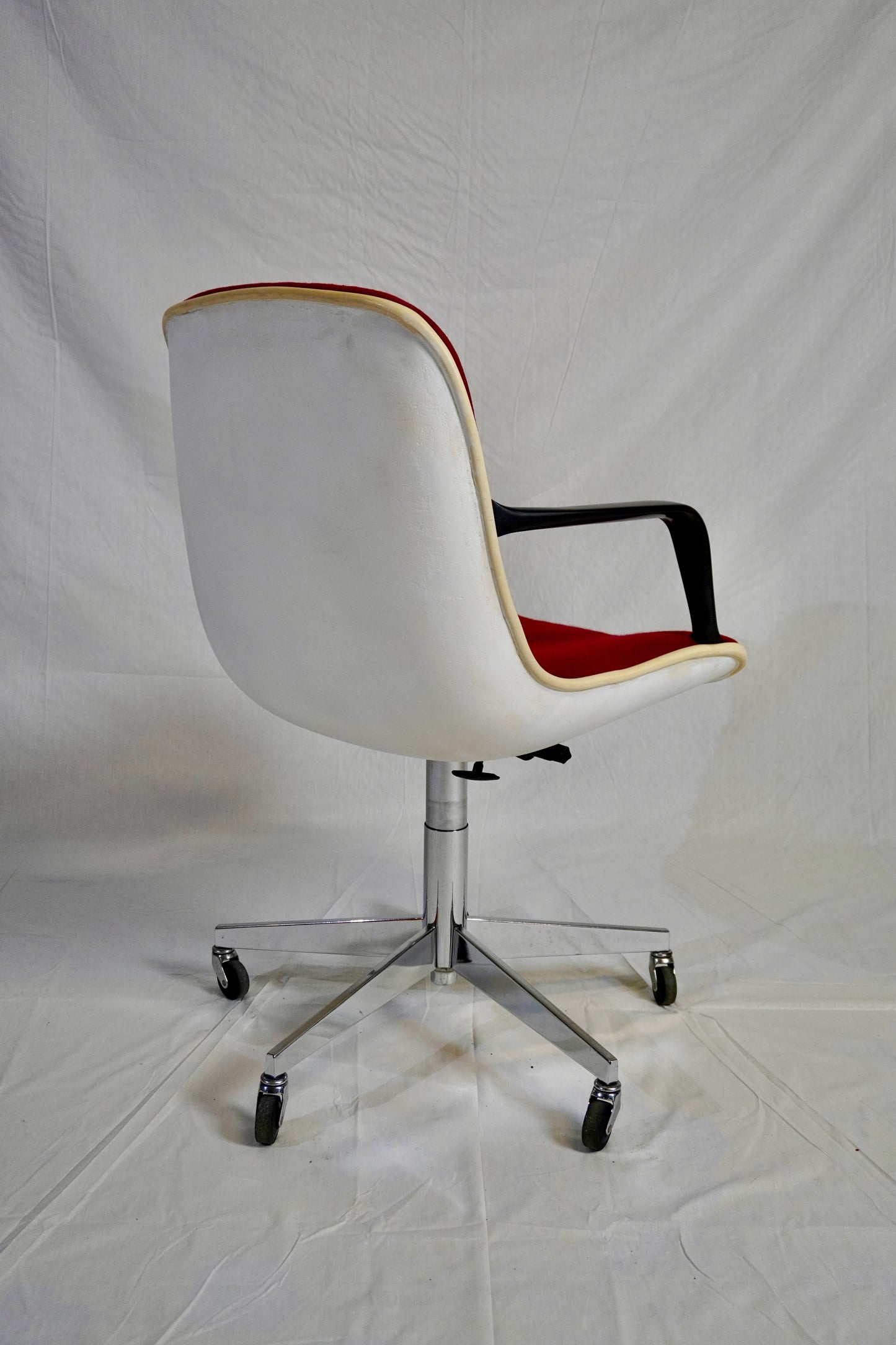 Fauteuil Steelcase x Strafor tissu rouge et réglable ⎜ années 70