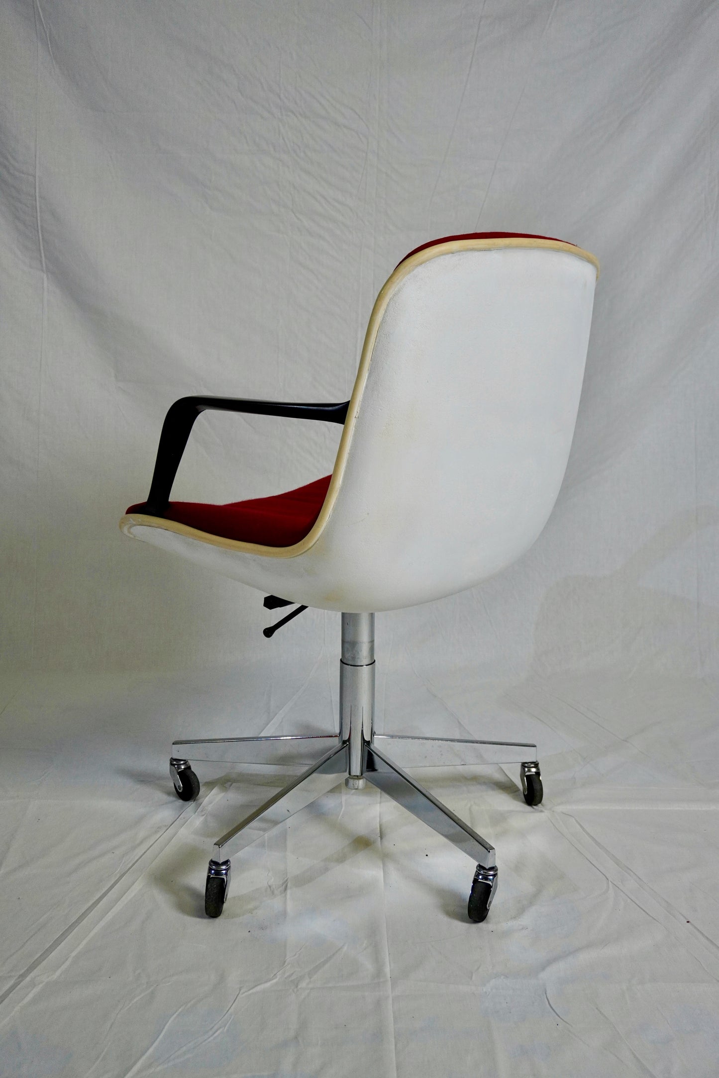 Fauteuil Steelcase x Strafor tissu rouge et réglable ⎜ années 70