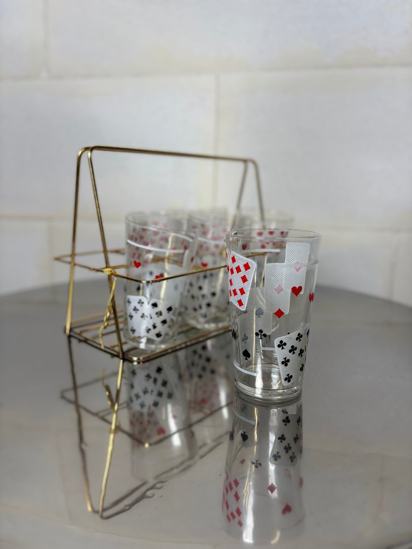 Lot de 6 verres tumbler motif jeu de cartes avec panier doré à l’or fin I Années 1970
