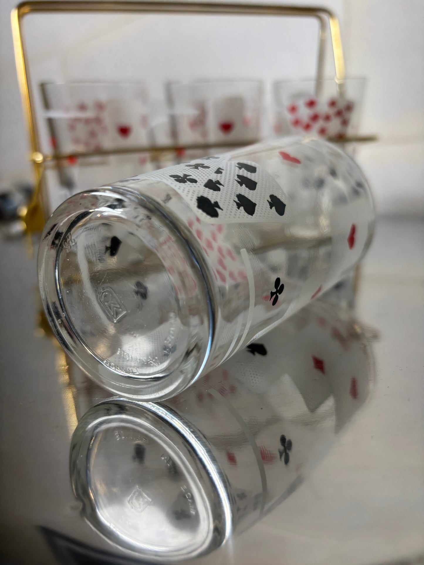 Lot de 6 verres tumbler motif jeu de cartes avec panier doré à l’or fin I Années 1970