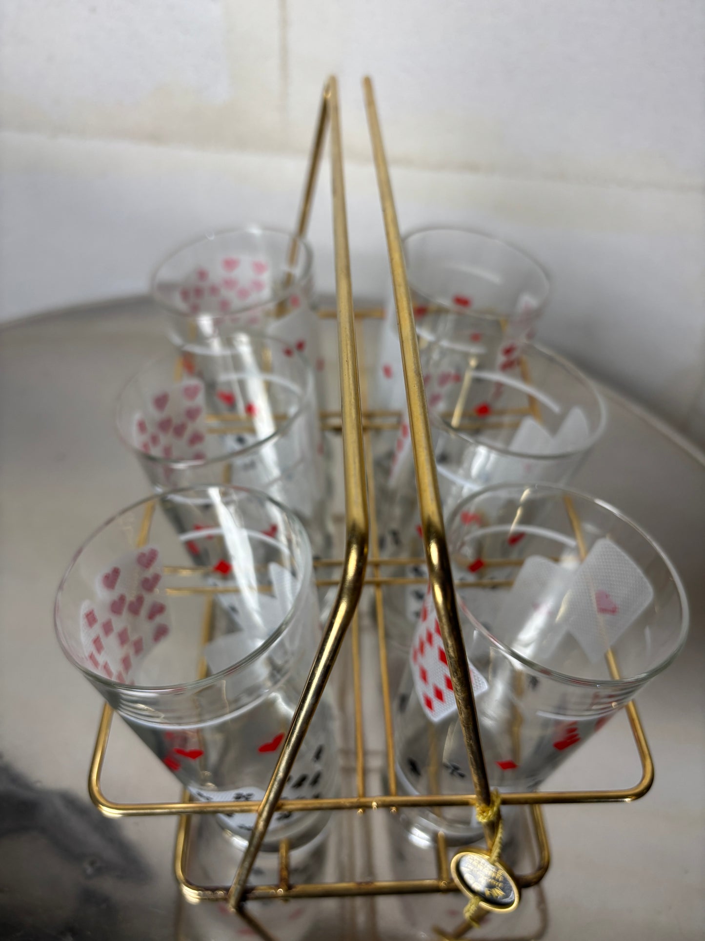 Lot de 6 verres tumbler motif jeu de cartes avec panier doré à l’or fin I Années 1970