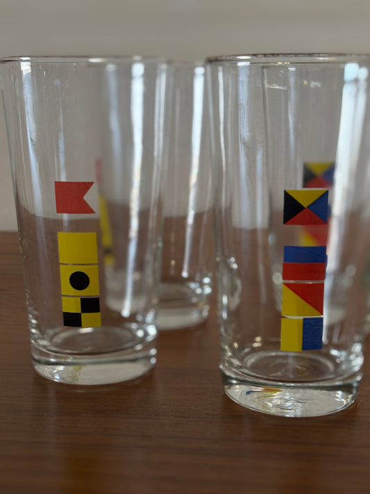 Lot de 4 Verres Hauts Vintage Mobil – Motif Drapeaux ⎜ Années 1970