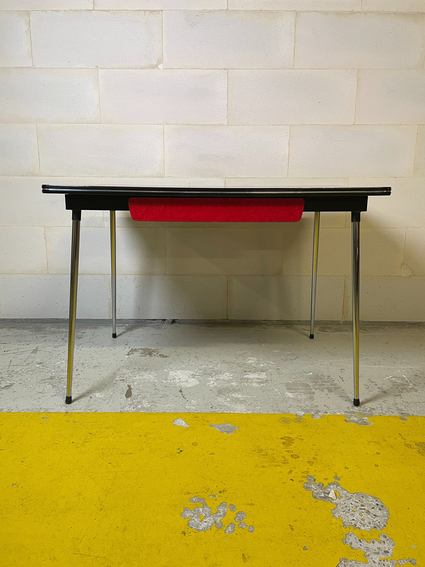 Rare Ensemble 4 Chaises et Table NOVALUX Courtrai "formica rouge marbré" pieds compas chrome ⎜ années 1960