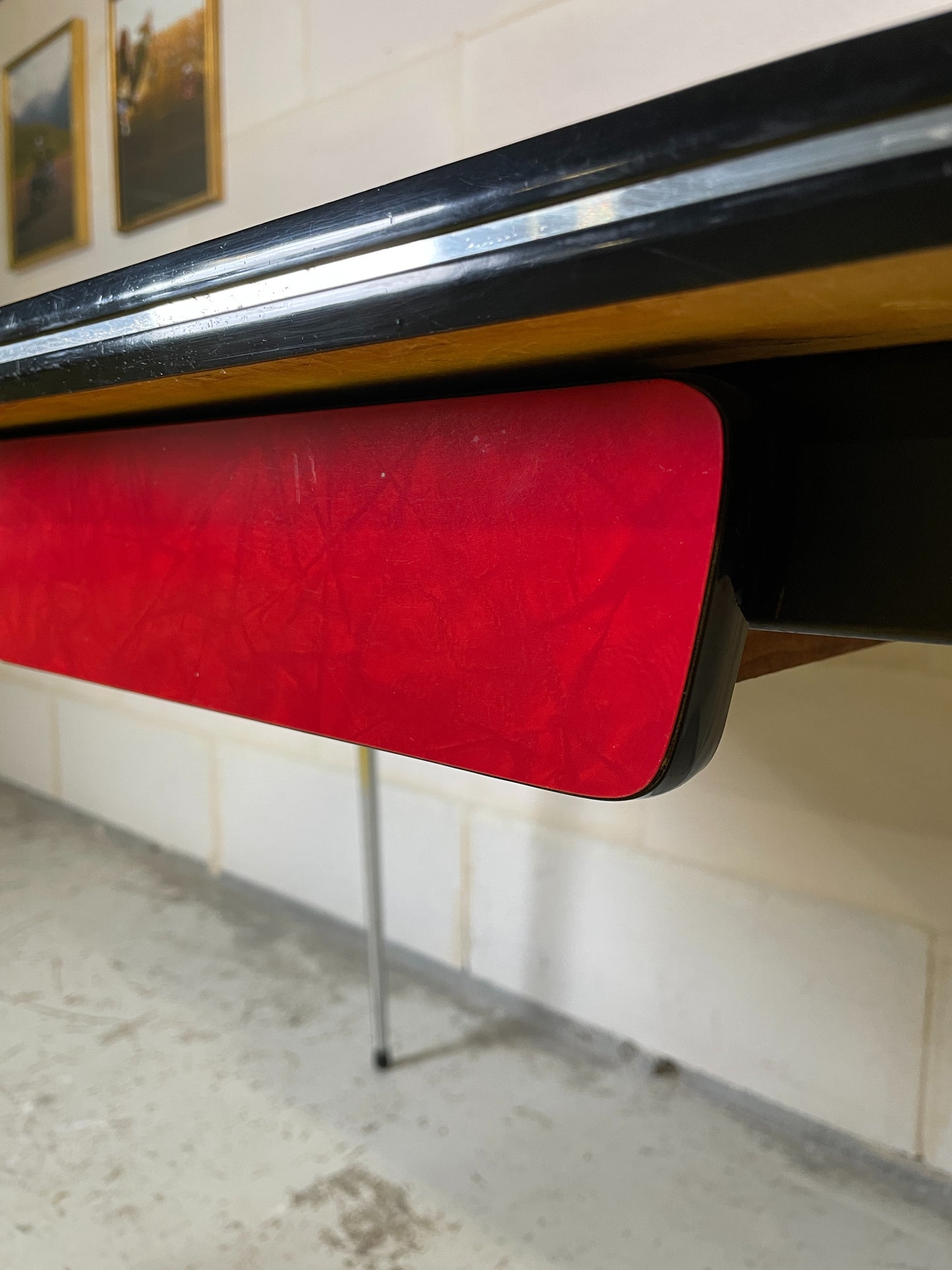 Rare Ensemble 4 Chaises et Table NOVALUX Courtrai "formica rouge marbré" pieds compas chrome ⎜ années 1960