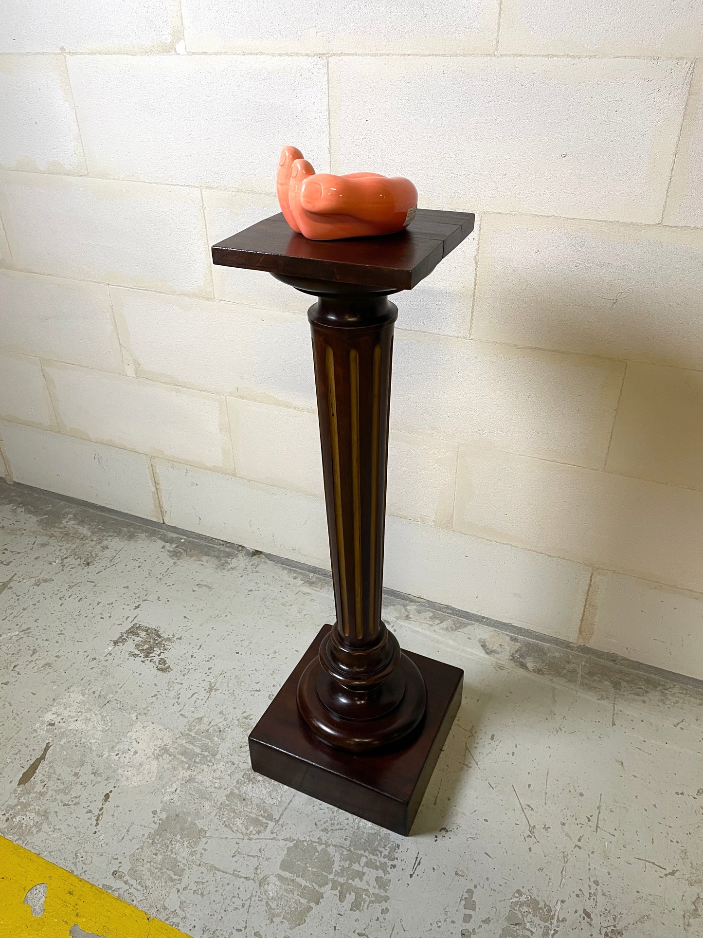 Colonne Sellette en Bois Sculpté Noirci Néo-Classique, de Base Carré, Fût conique à cannelures dorées ⎜ Époque Fin XIXeme