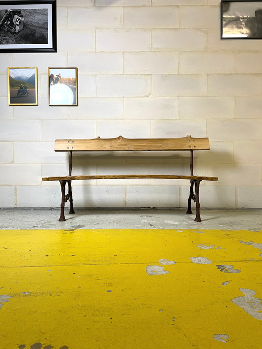 Seltene Bank, signiert von Corneau Frères in Charleville, vollständig in den Originalzustand restauriert, mit verrottungsfester Akazienplatte ⎜ 1870er