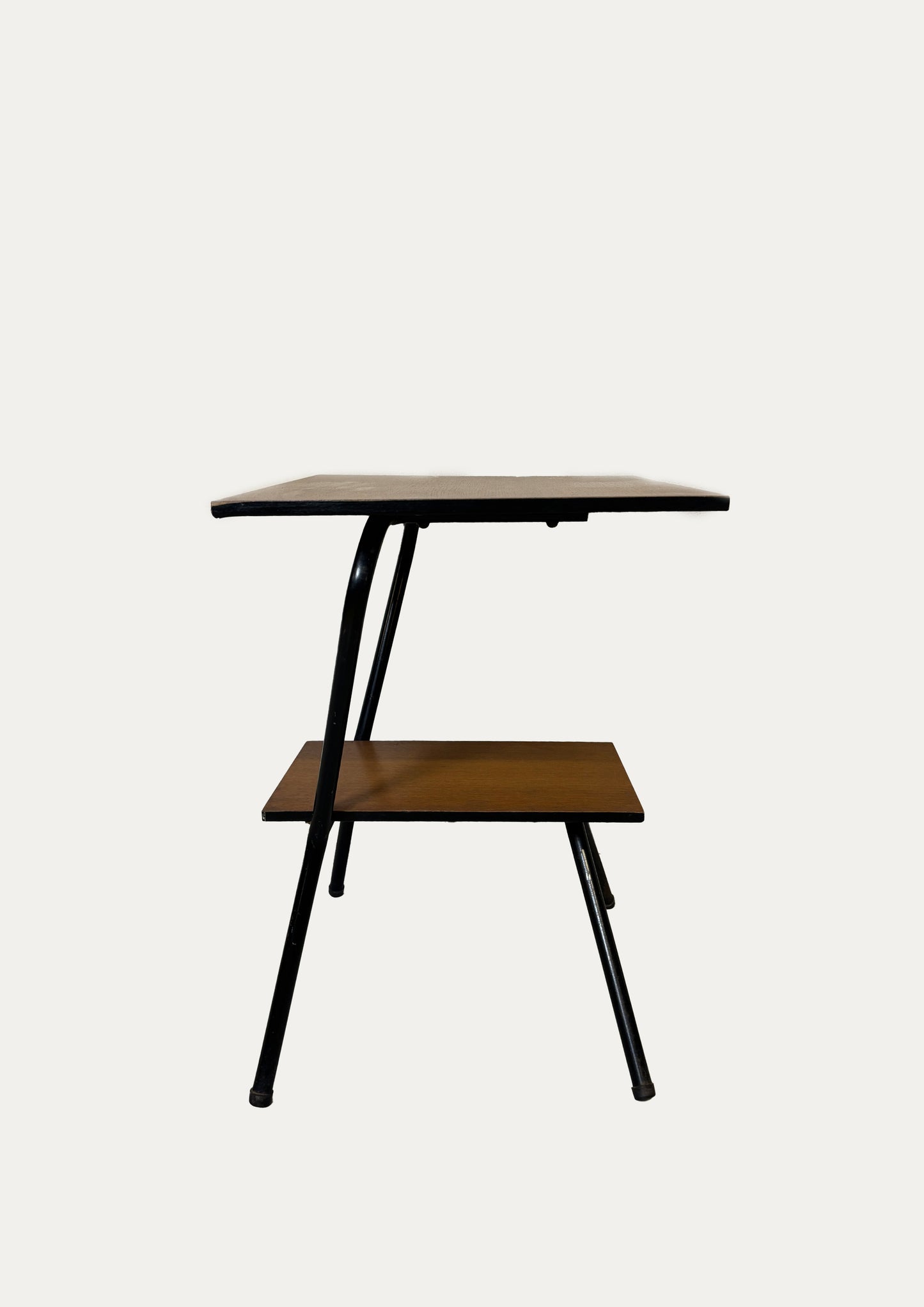 Bout de canapé vintage en métal tubulaire et tablettes stratifiées ⎜ Années 1950