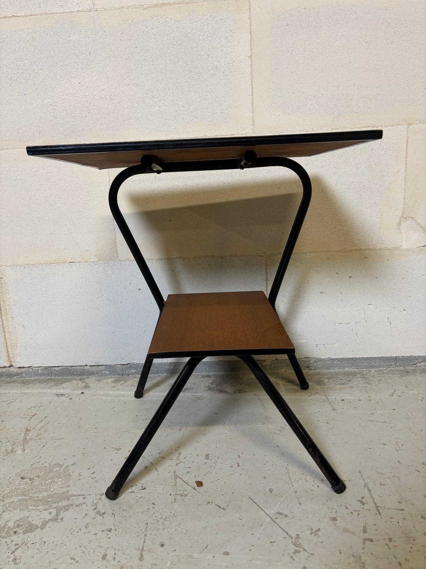 Bout de canapé vintage en métal tubulaire et tablettes stratifiées ⎜ Années 1950