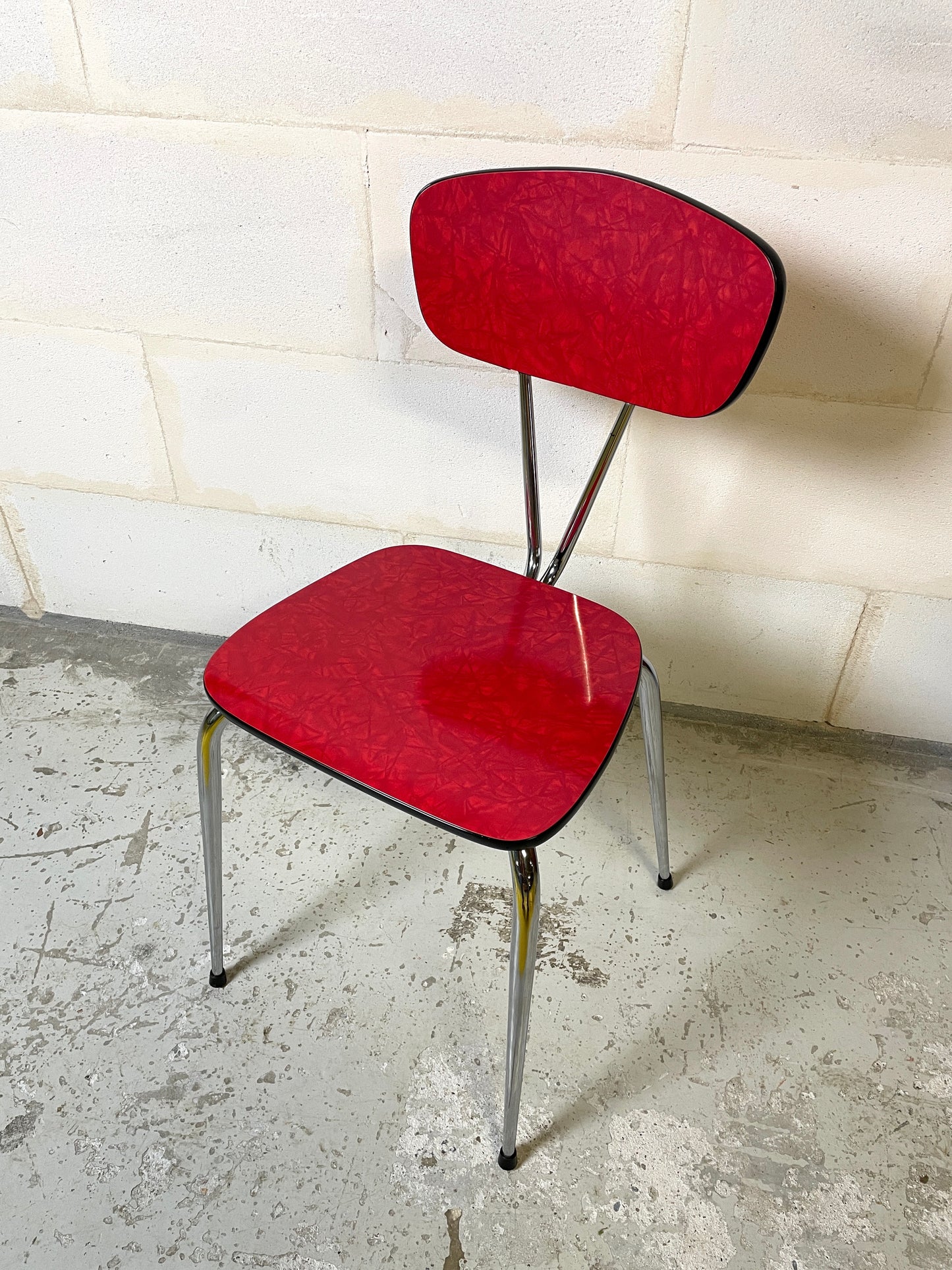 Rare Ensemble 4 Chaises et Table NOVALUX Courtrai "formica rouge marbré" pieds compas chrome ⎜ années 1960