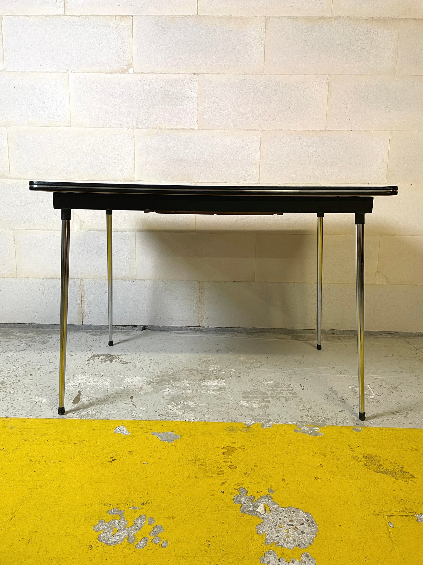 Rare Ensemble 4 Chaises et Table NOVALUX Courtrai "formica rouge marbré" pieds compas chrome ⎜ années 1960
