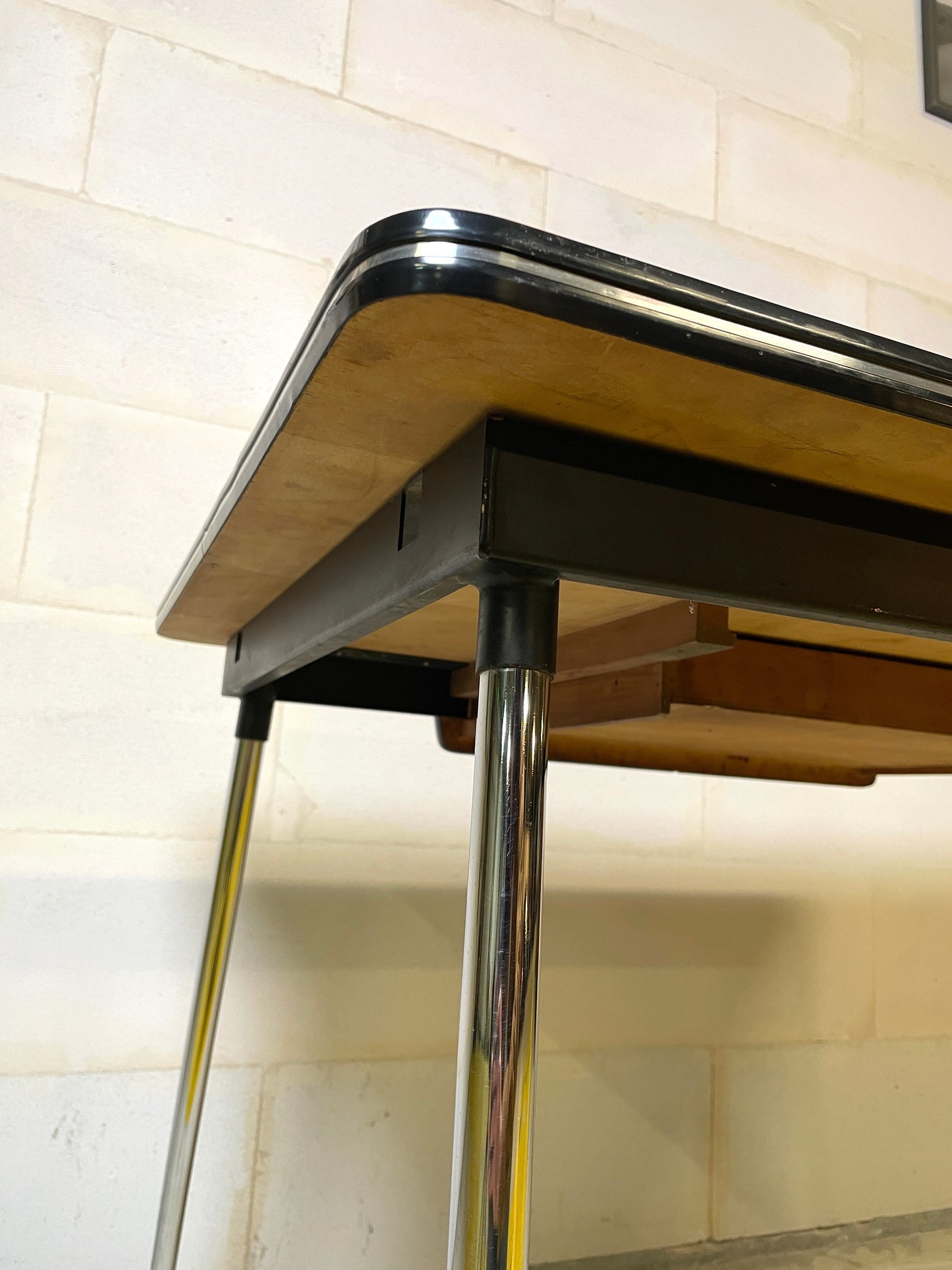 Rare Ensemble 4 Chaises et Table NOVALUX Courtrai "formica rouge marbré" pieds compas chrome ⎜ années 1960