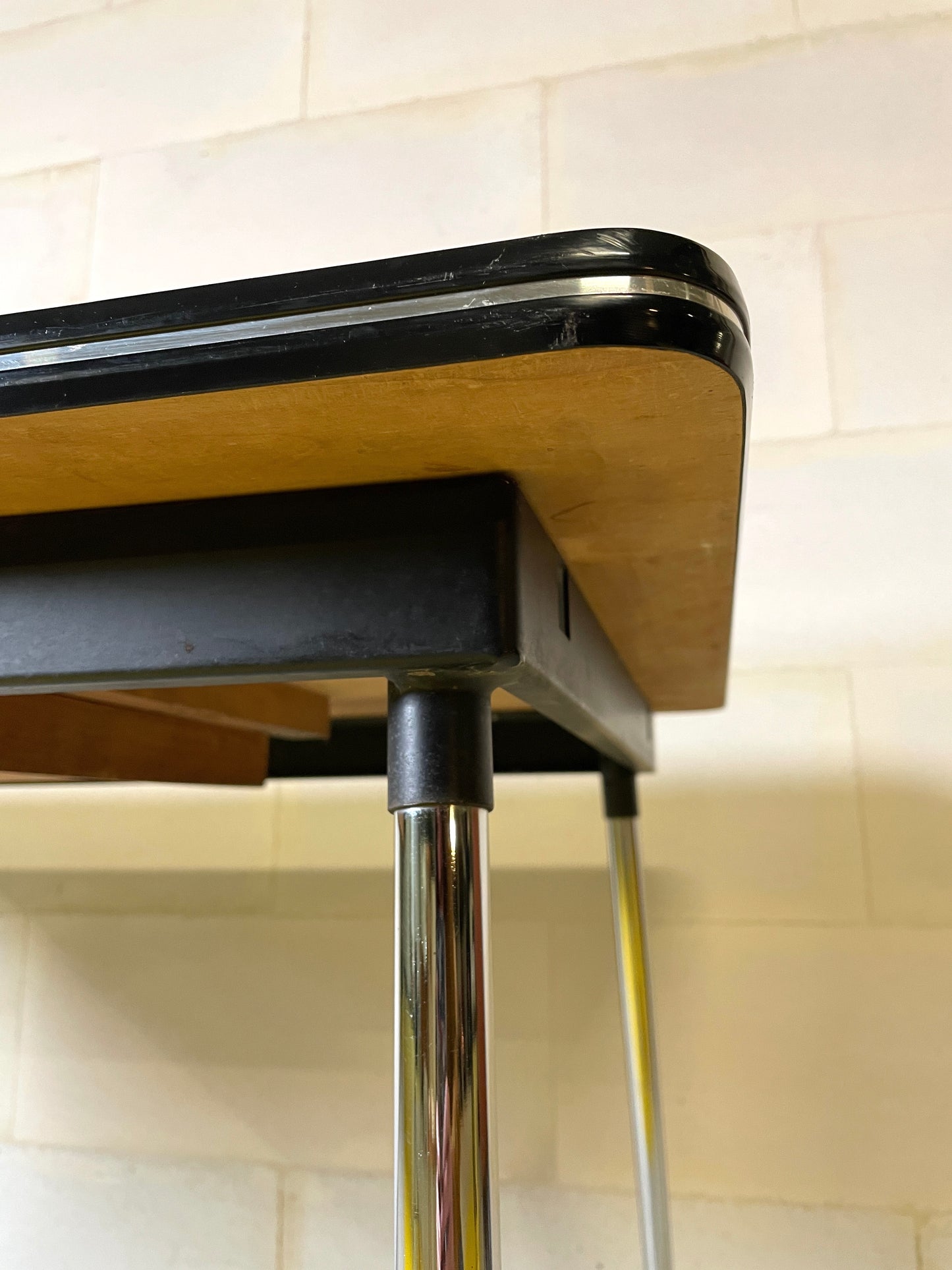 Rare Ensemble 4 Chaises et Table NOVALUX Courtrai "formica rouge marbré" pieds compas chrome ⎜ années 1960
