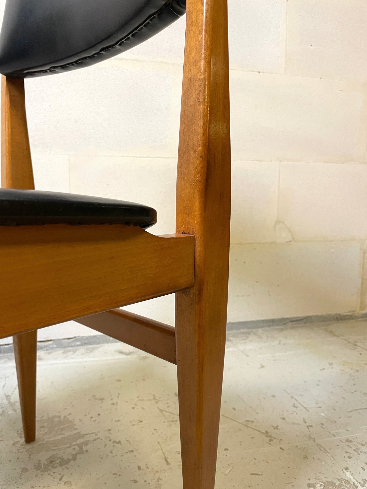 Lot de 6 Chaises Style Scandinave en Skaï Noir et Teck ⎜ Années 1960