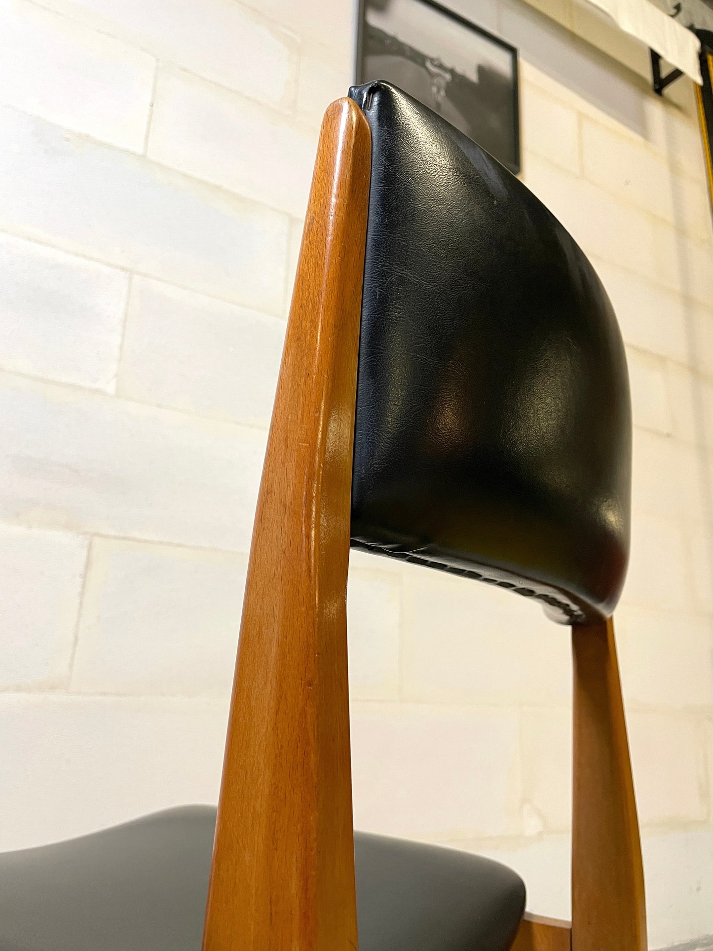 Lot de 6 Chaises Style Scandinave en Skaï Noir et Teck ⎜ Années 1960