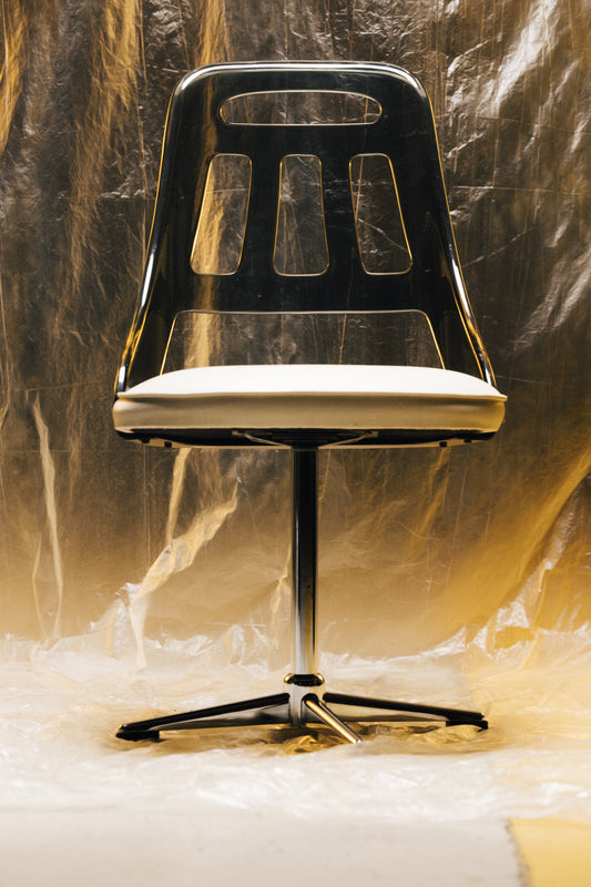 Plexiglasstuhl auf Drehfuß in weißem Kunstleder Space Age ⎜ 1970er Jahre