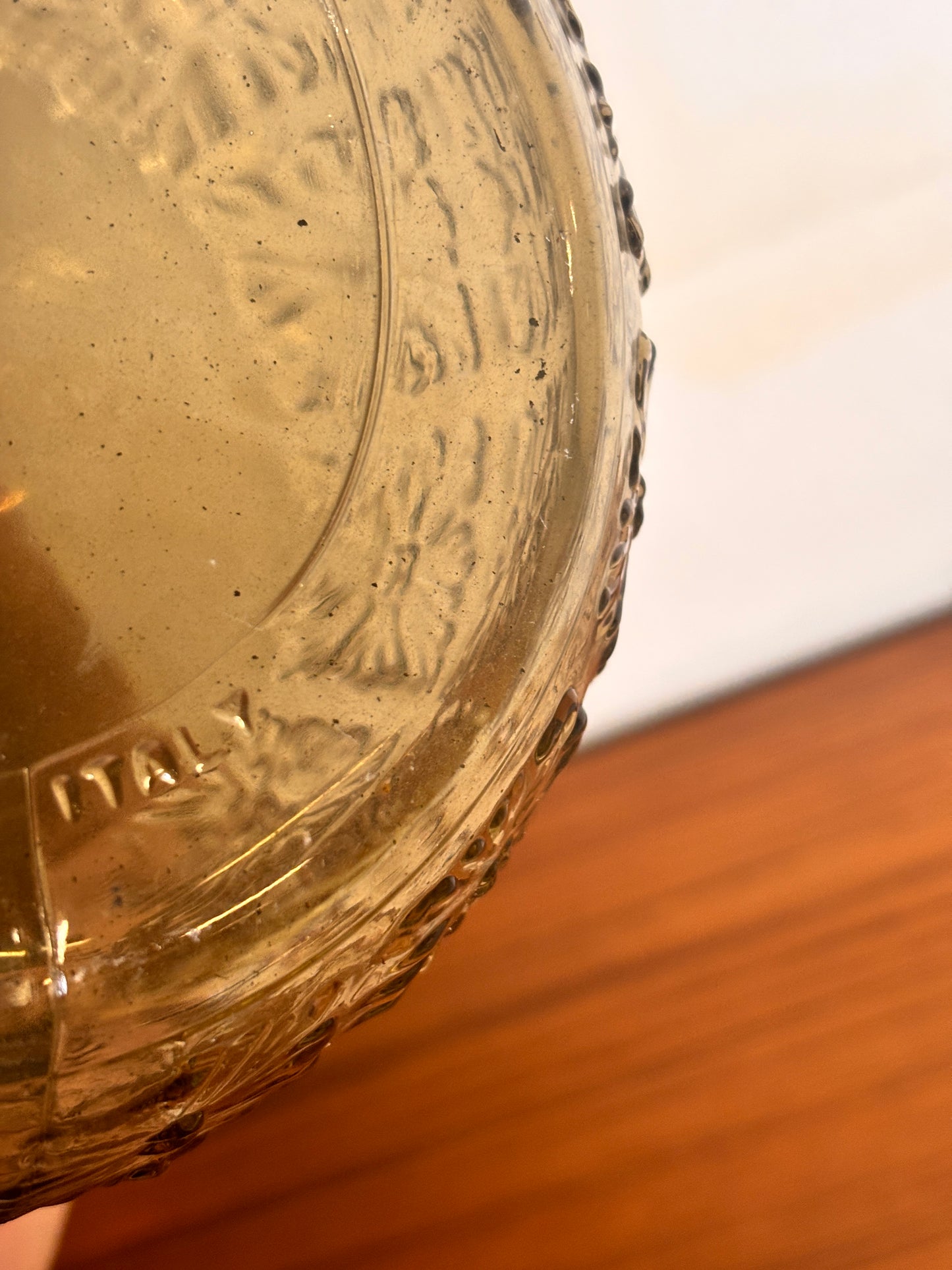 Pichet en verre moulé motif fleur I Années 70