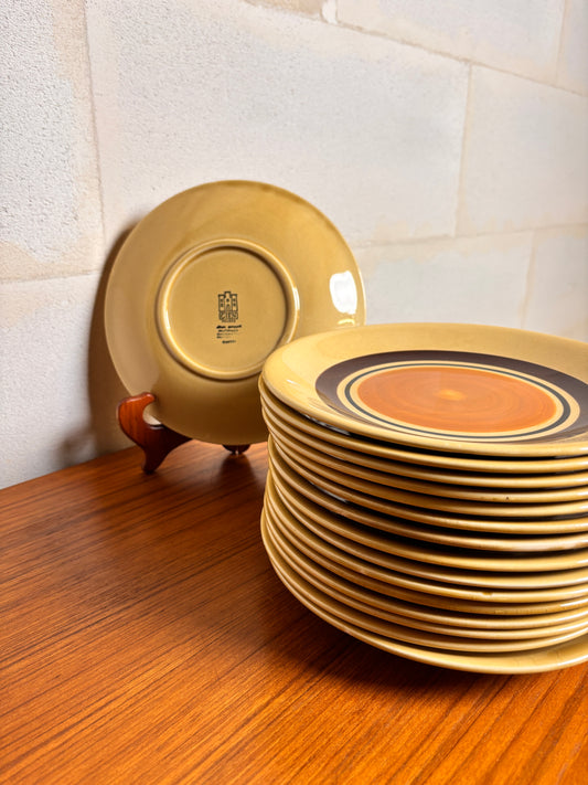 Ensemble de 16 Assiettes Plates en Céramique Motif Gallia de la Manufacture de Giens ⎥ années 1960