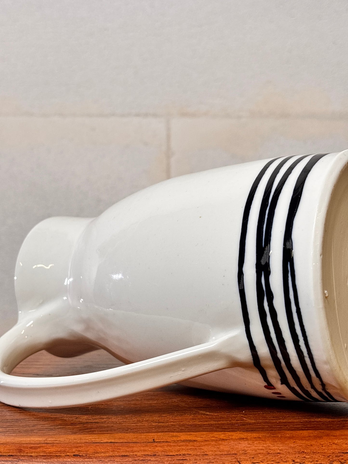 Pichet en porcelaine artisanale, Laurence Thomas