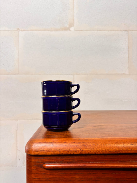 Lot de 3 Tasses – Modèle Flora par Apilco Yves Deshoulières, Bleu Roi ⎥ années 1980/90