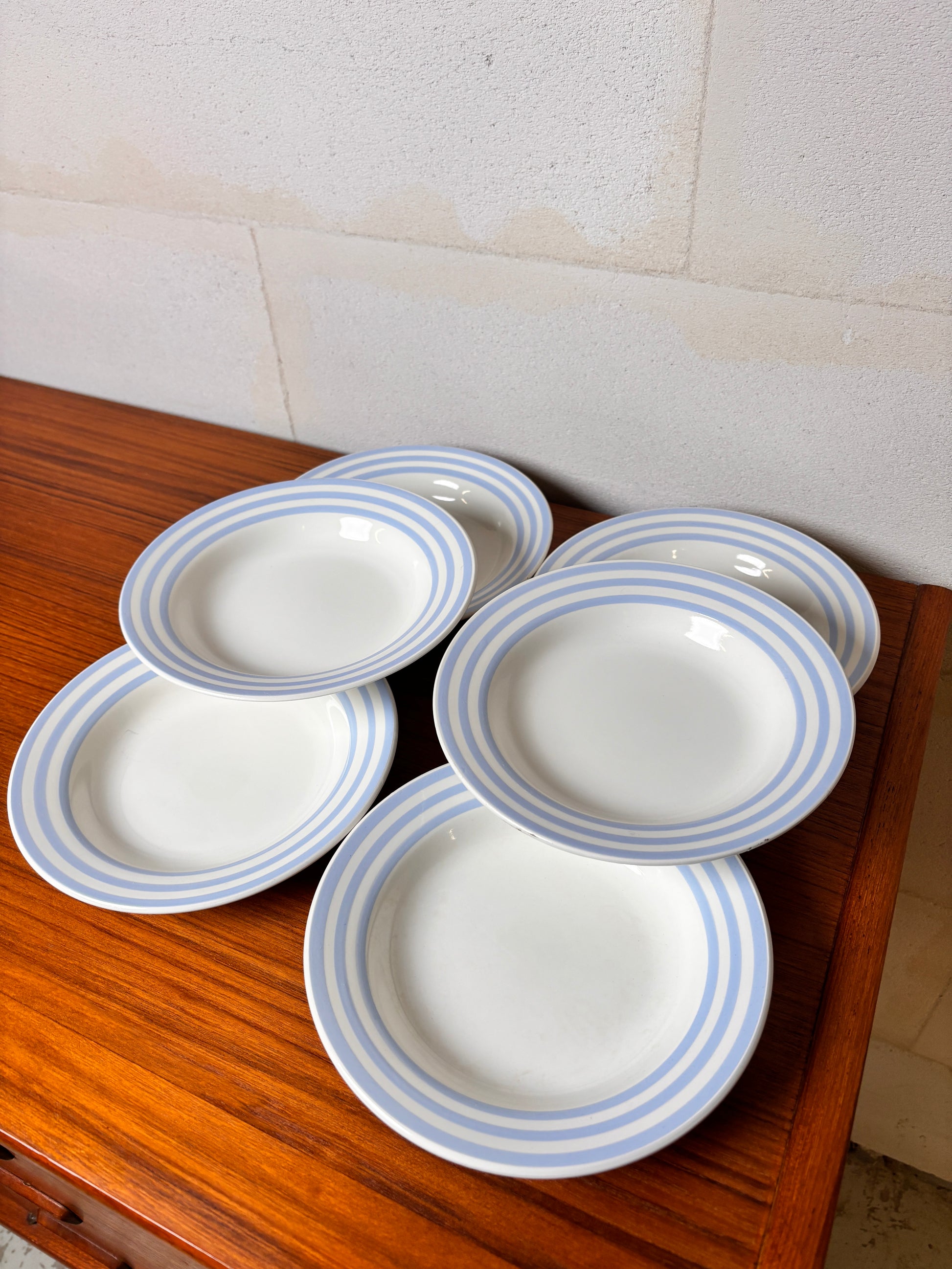 Piatto - chine Grand plat décors blanc bleu bords godronnés Piatto - chine Grand plat décors blanc bleu bords godronnés