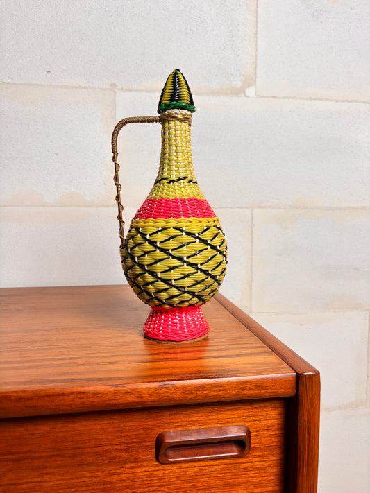 BOUTEILLE DÉCORATIVE EN FIL SCOUBIDOU – FORME DAME-JEANNE ⎜ 1 ANSE & BOUCHON ⎜ ANNÉES 1960/70