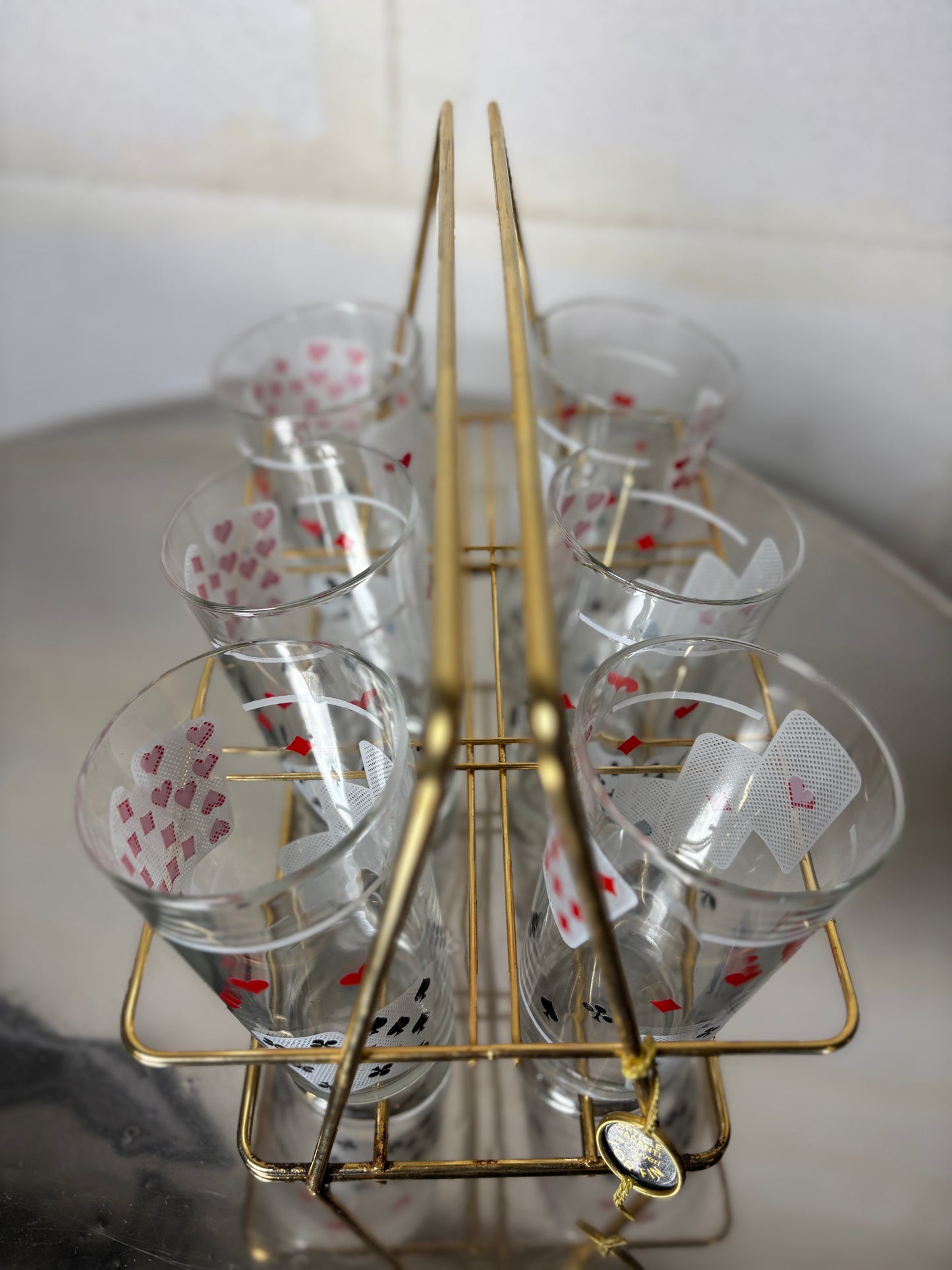 Lot de 6 verres tumbler motif jeu de cartes avec panier doré à l’or fin I Années 1970