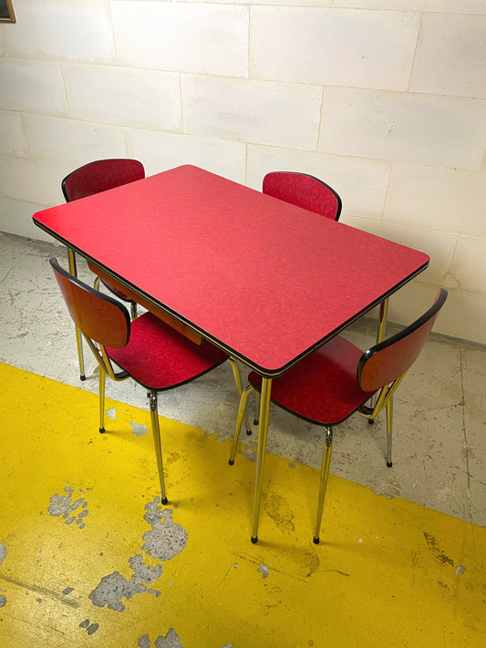 Rare Ensemble 4 Chaises et Table NOVALUX Courtrai "formica rouge marbré" pieds compas chrome ⎜ années 1960