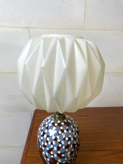 Bedside / Table Lamp in Enameled Ceramic and Plastic Origami Lampshade ⎜ 70s