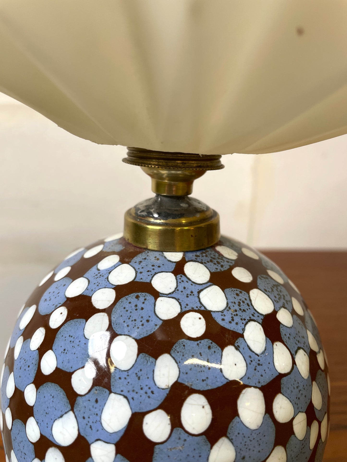 Bedside / Table Lamp in Enameled Ceramic and Plastic Origami Lampshade ⎜ 70s