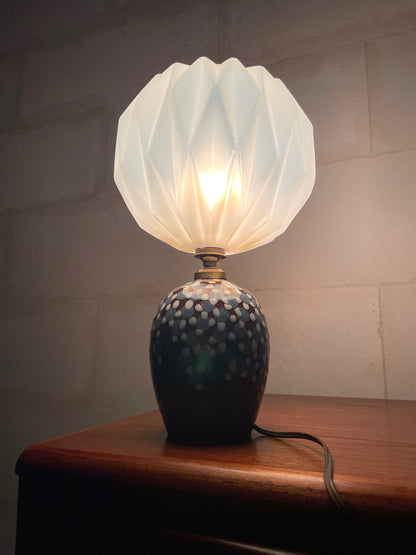 Bedside / Table Lamp in Enameled Ceramic and Plastic Origami Lampshade ⎜ 70s