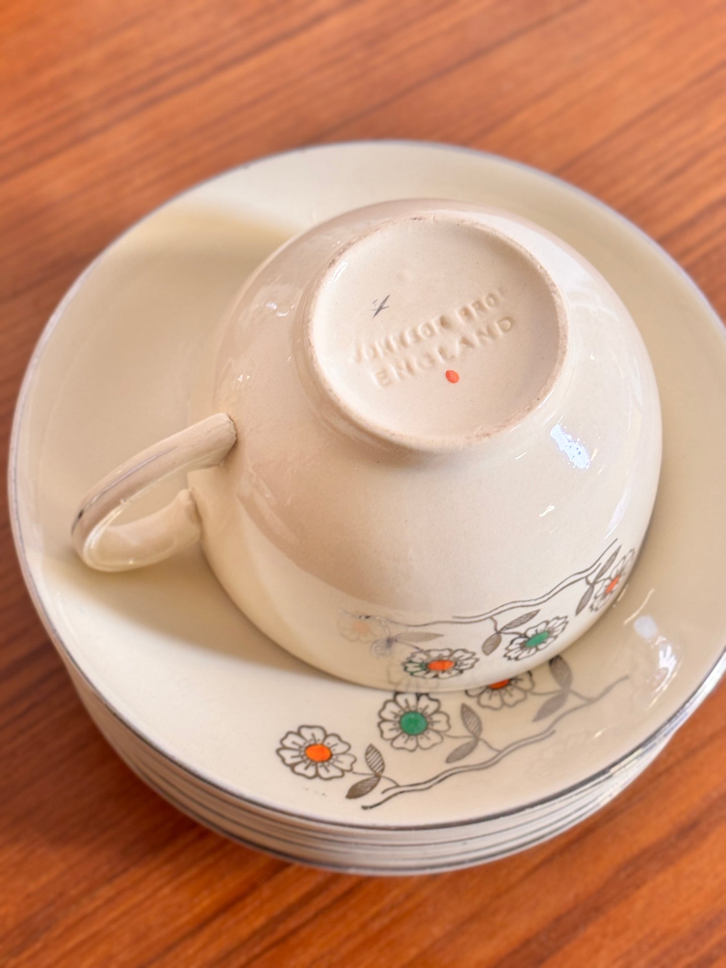 Lot de 11 tasses, soucoupes et 2 sucrier Johnson Brother I Années 70