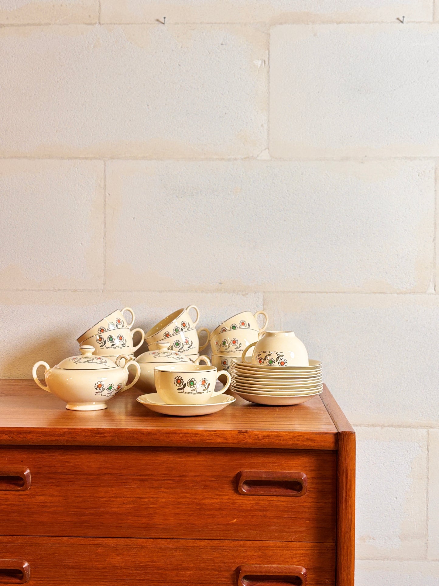 Lot de 11 tasses, soucoupes et 2 sucrier Johnson Brother I Années 70