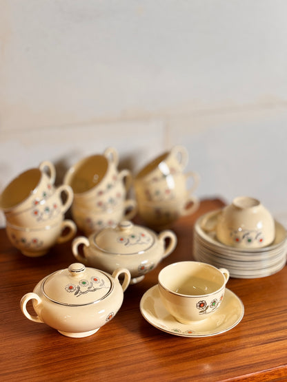 Lot de 11 tasses, soucoupes et 2 sucrier Johnson Brother I Années 70