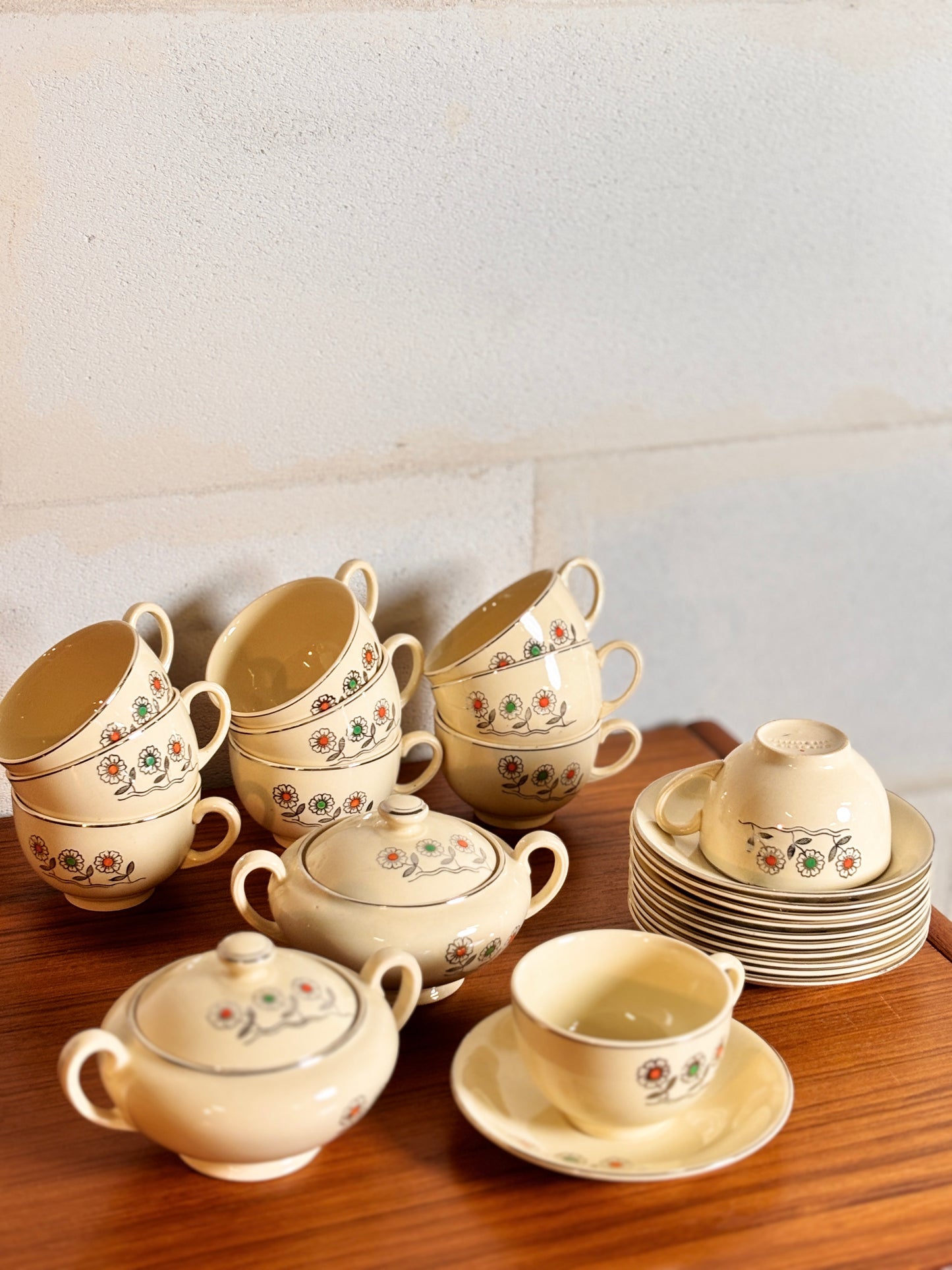 Lot de 11 tasses, soucoupes et 2 sucrier Johnson Brother I Années 70
