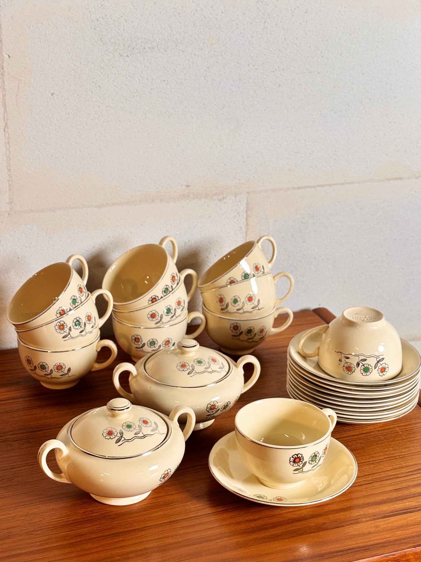 Lot de 11 tasses, soucoupes et 2 sucrier Johnson Brother I Années 70