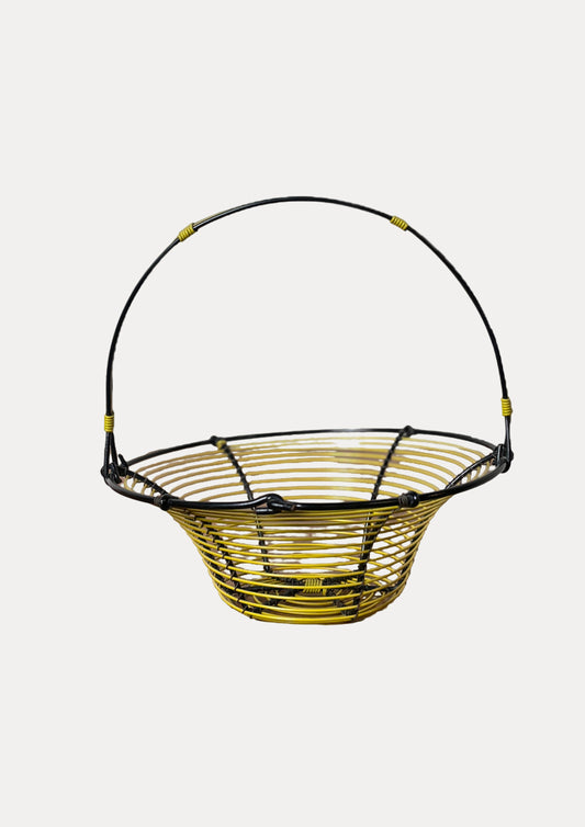 Panier en fil de fer et scoubidou jaune I Années 60