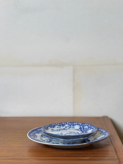 Lot de 2 Tasses et soucoupes + 2 soucoupes  et 1 petite assiette porcelaine japonaise