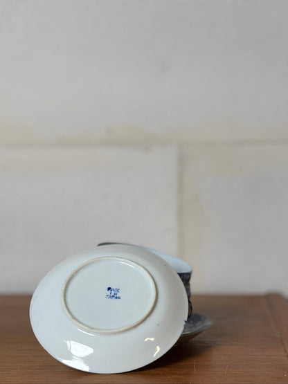 Lot de 2 Tasses et soucoupes + 2 soucoupes  et 1 petite assiette porcelaine japonaise