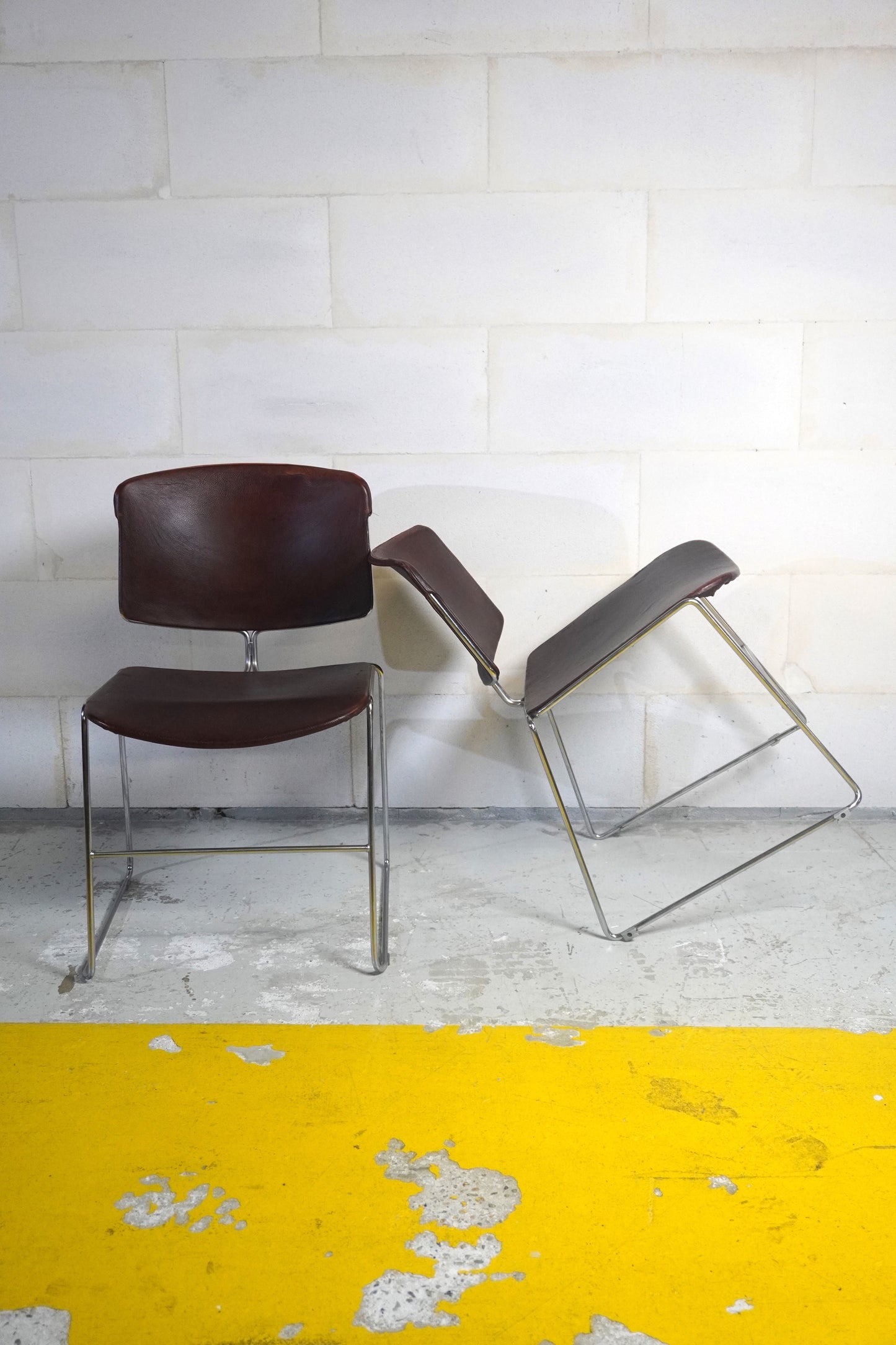 Duo Chaises Max Stacker pour Steelcase STRAFOR cuir marron ⎜ années 1980